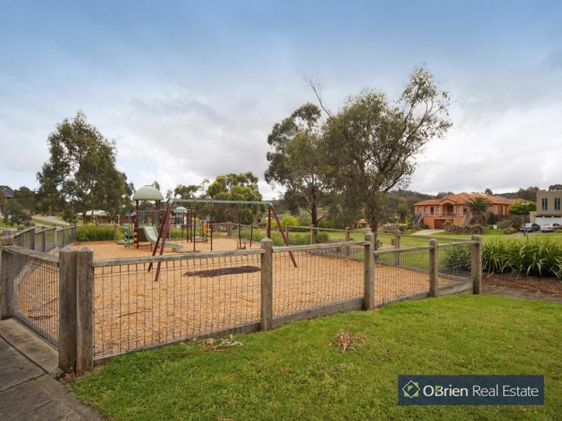8 Hill Edge Court, Lysterfield South VIC 3156