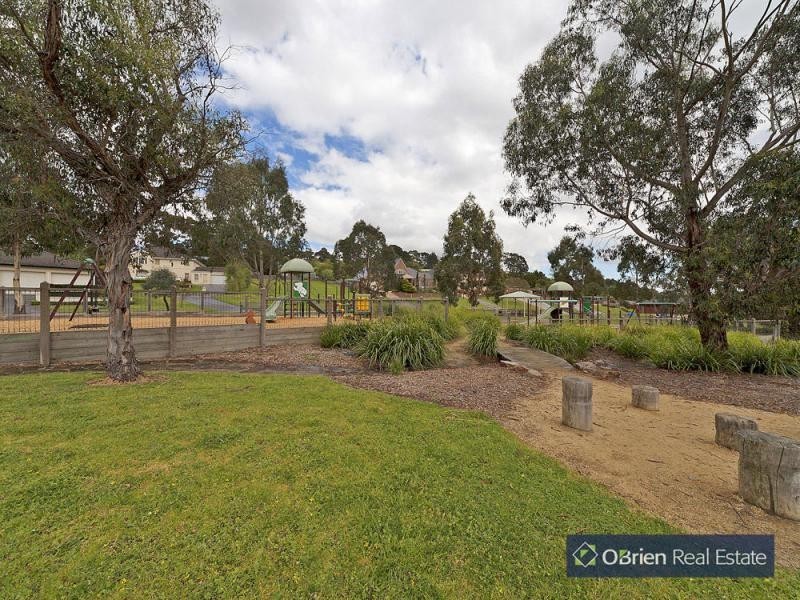 8 Hill Edge Court, Lysterfield South VIC 3156