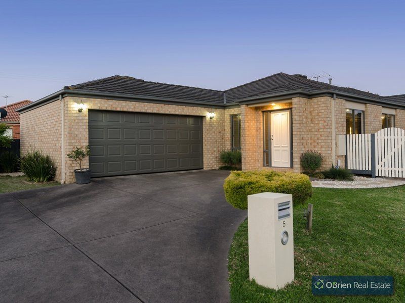 5 Larne Close, Berwick VIC 3806