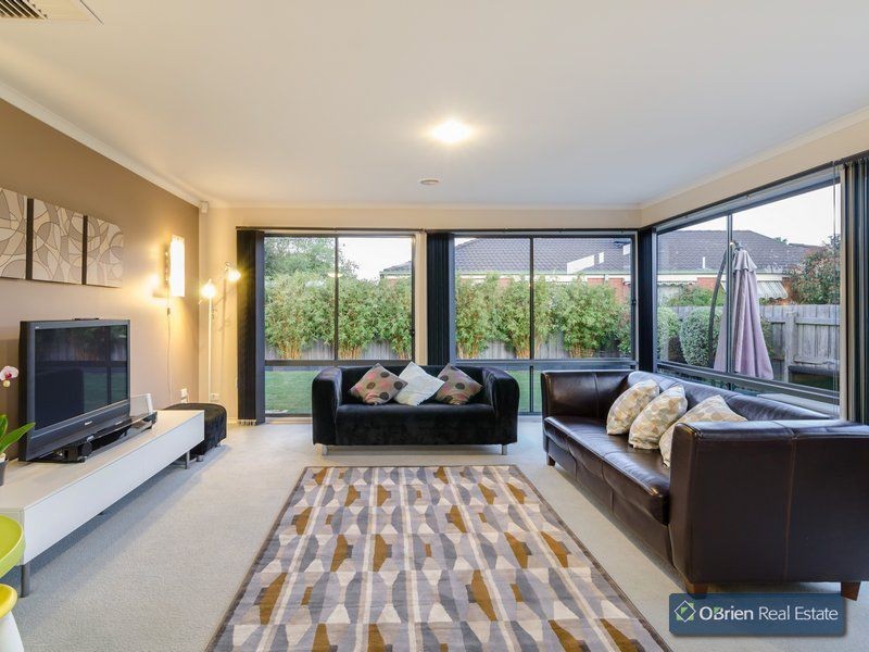 5 Larne Close, Berwick VIC 3806