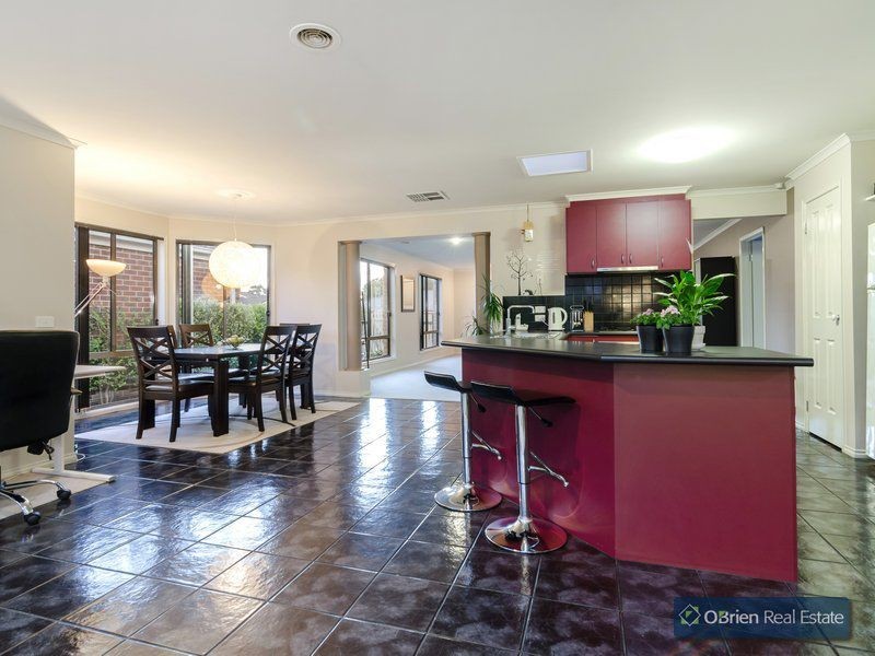 5 Larne Close, Berwick VIC 3806