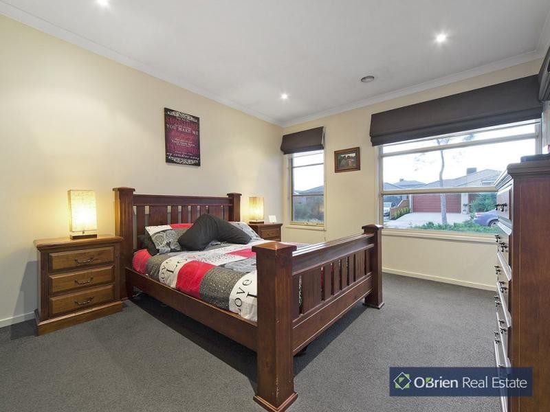 18 Dalton Way, Cranbourne East VIC 3977