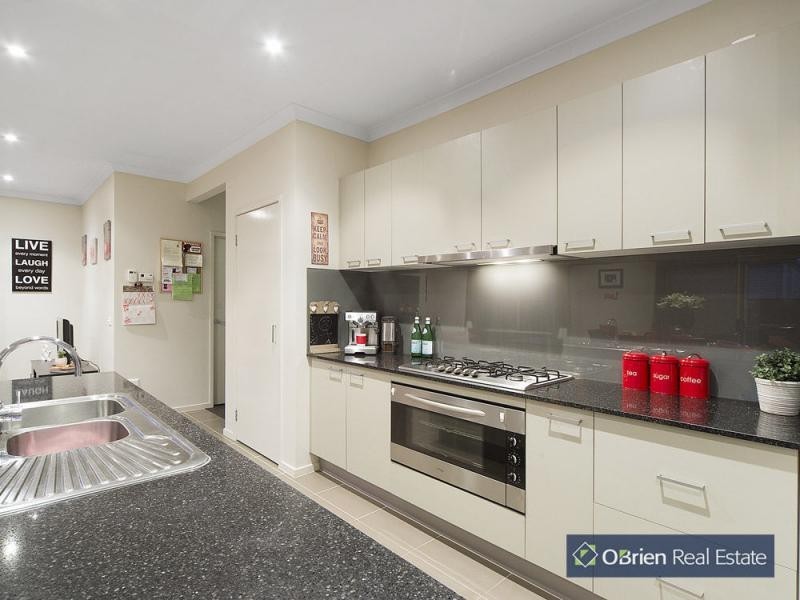 18 Dalton Way, Cranbourne East VIC 3977