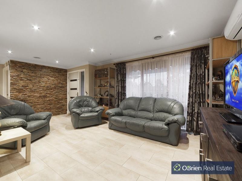 154 Monahans Road, Cranbourne VIC 3977