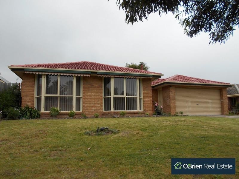 6 Princess Maria Place, Hampton Park VIC 3976