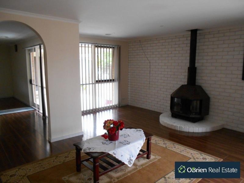 6 Princess Maria Place, Hampton Park VIC 3976