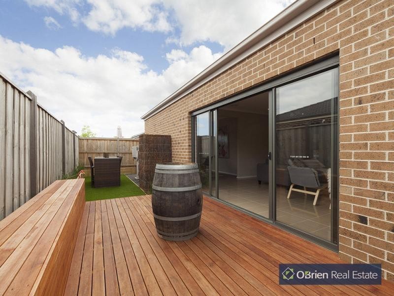 13 Red Poll Road, Cranbourne West VIC 3977