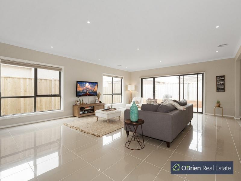 13 Red Poll Road, Cranbourne West VIC 3977