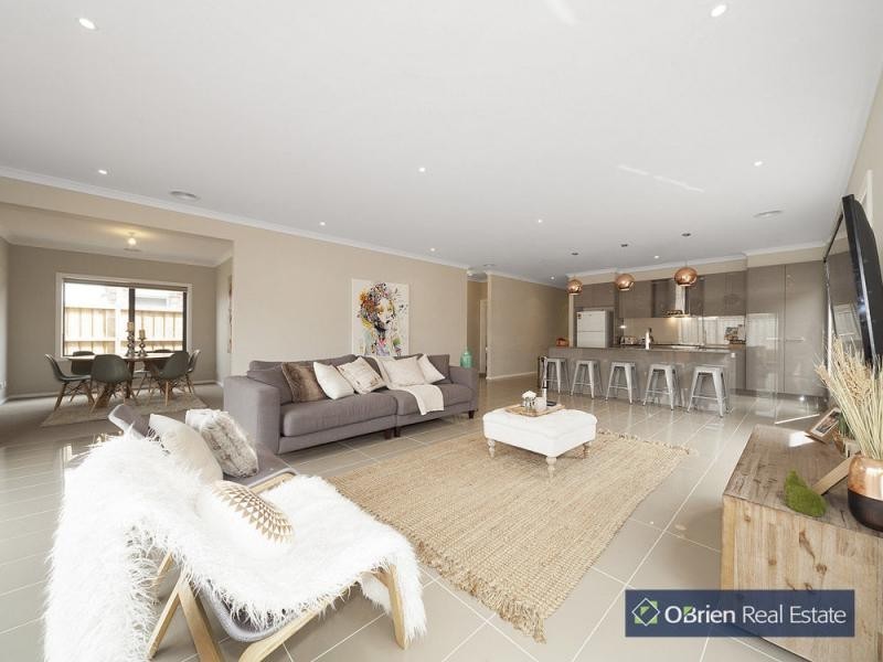 13 Red Poll Road, Cranbourne West VIC 3977