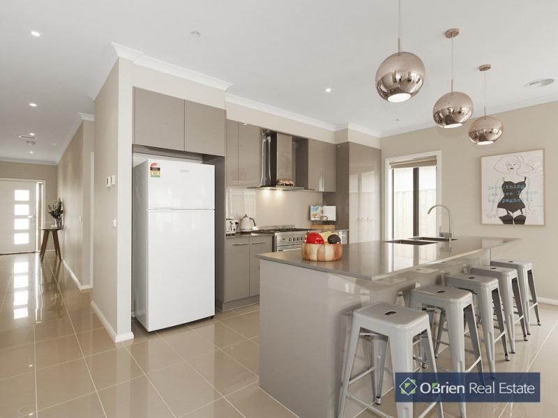 13 Red Poll Road, Cranbourne West VIC 3977