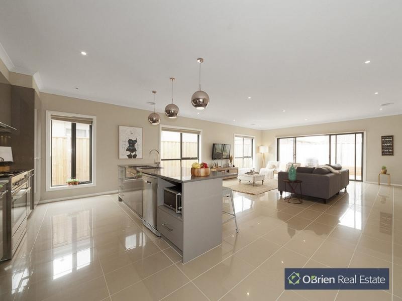 13 Red Poll Road, Cranbourne West VIC 3977