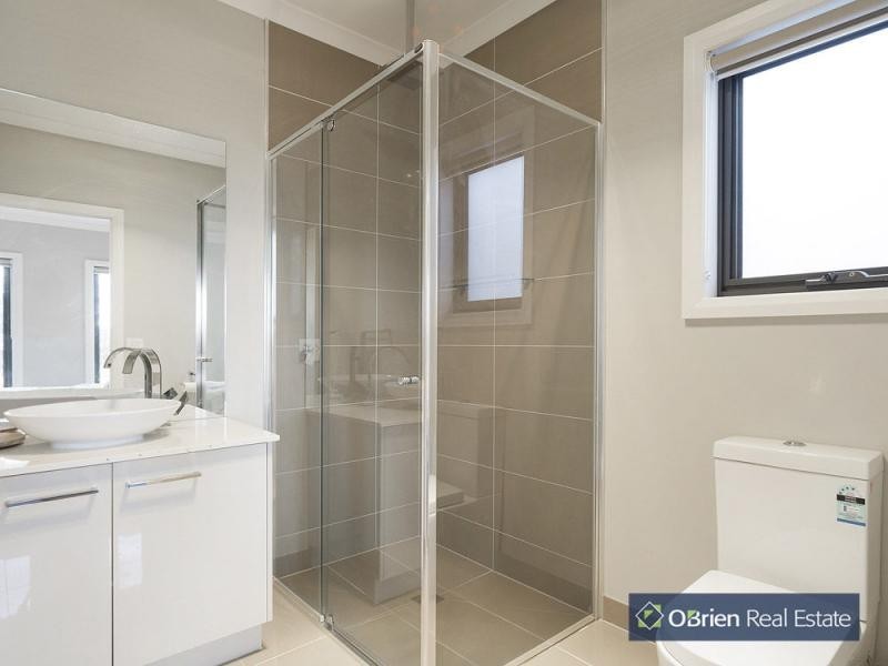 13 Red Poll Road, Cranbourne West VIC 3977