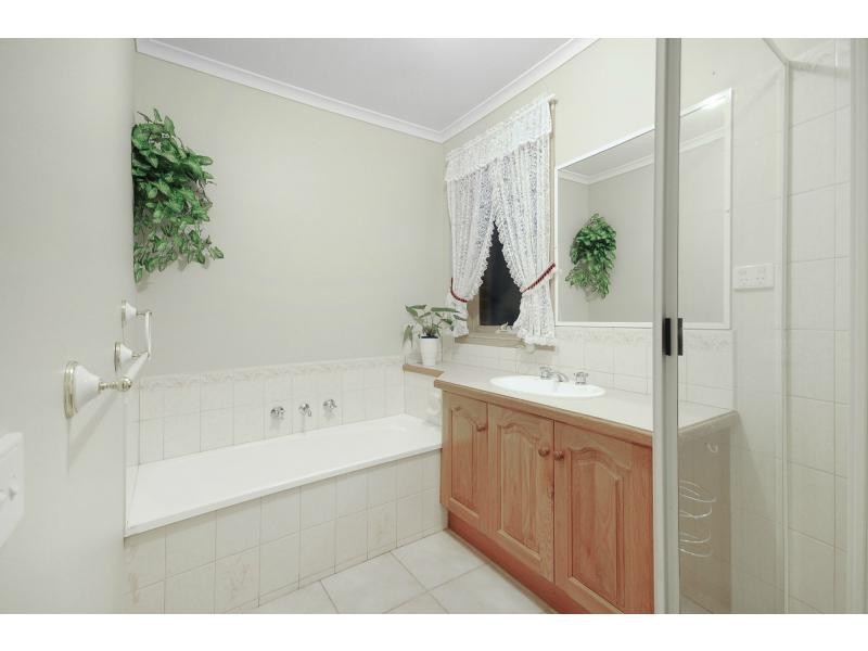 7 Hanna Drive, Endeavour Hills VIC 3802