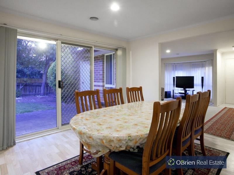 3/8 Monteith Crescent, Endeavour Hills VIC 3802