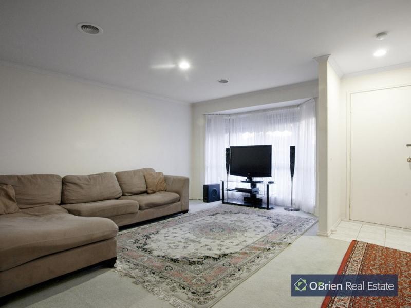 3/8 Monteith Crescent, Endeavour Hills VIC 3802