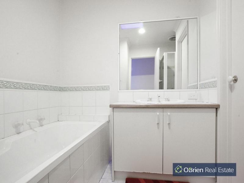 3/8 Monteith Crescent, Endeavour Hills VIC 3802