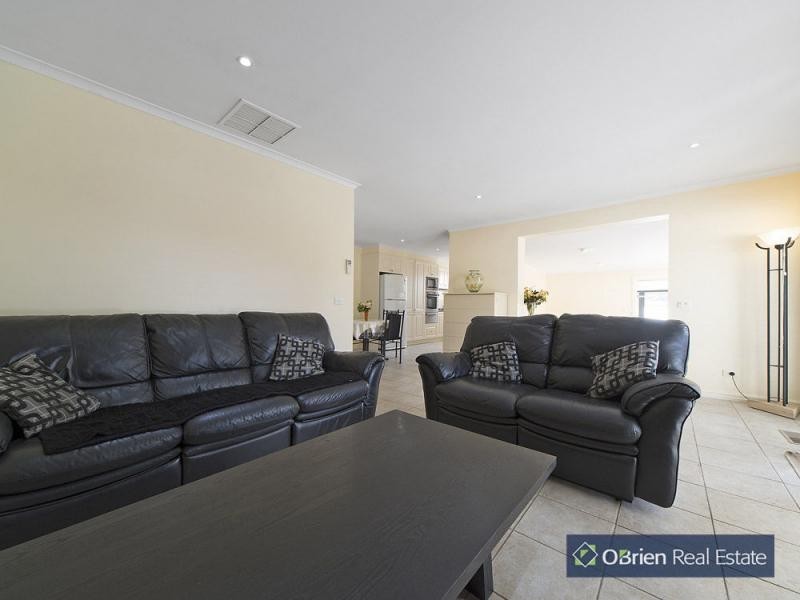 89 Sydney Parkinson Avenue, Endeavour Hills VIC 3802