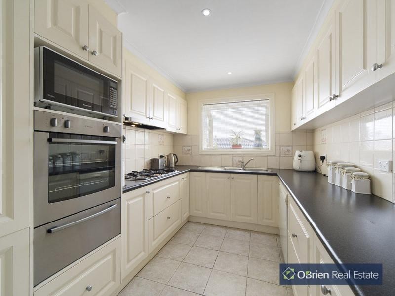 89 Sydney Parkinson Avenue, Endeavour Hills VIC 3802