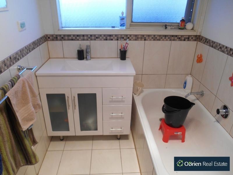 20 Lancaster Avenue, Narre Warren VIC 3805