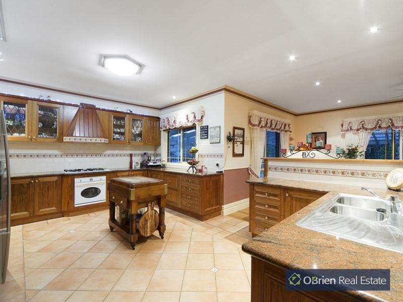 19 Southern Boulevard, Narre Warren South VIC 3805