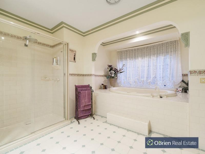 19 Southern Boulevard, Narre Warren South VIC 3805