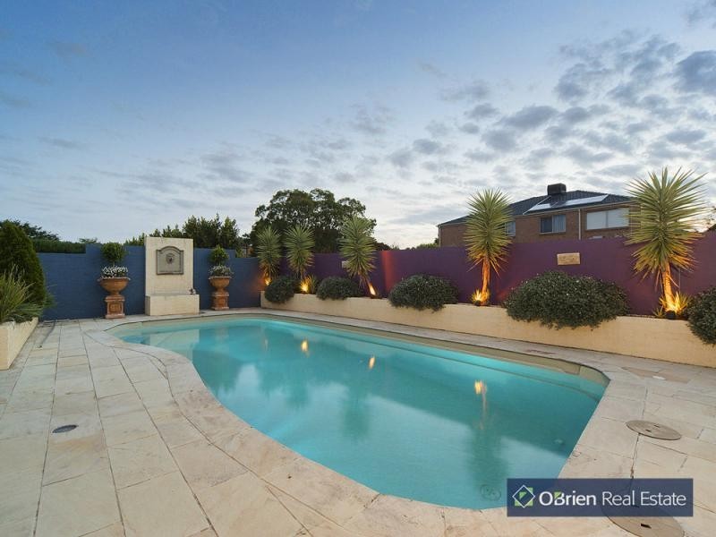 19 Southern Boulevard, Narre Warren South VIC 3805