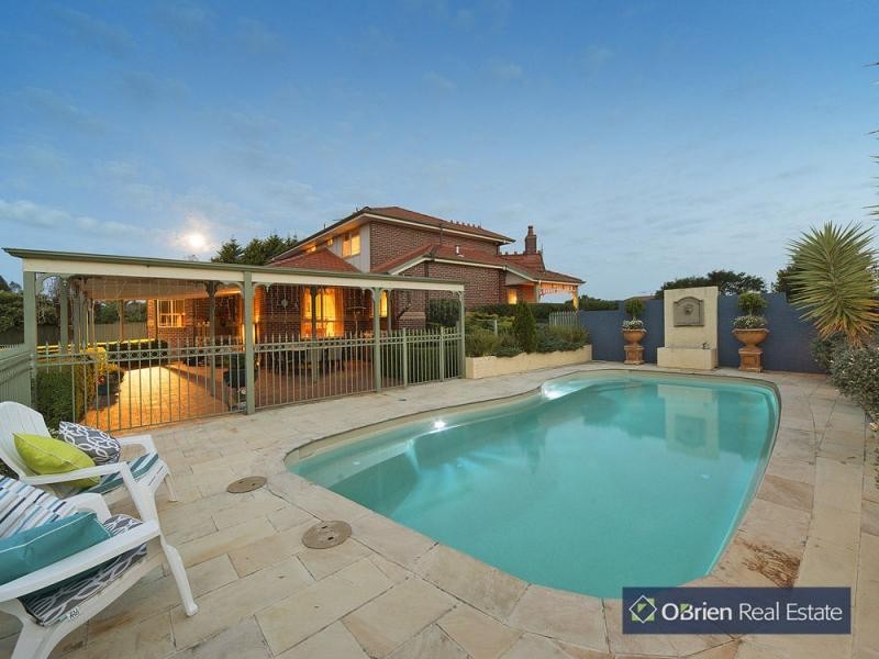 19 Southern Boulevard, Narre Warren South VIC 3805