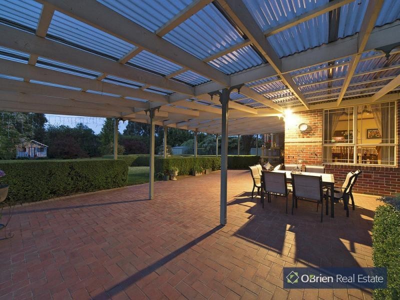 19 Southern Boulevard, Narre Warren South VIC 3805