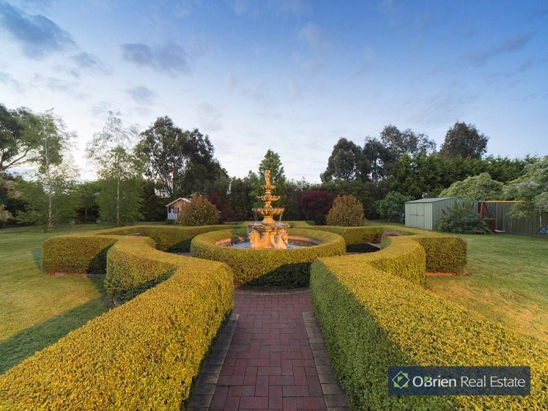 19 Southern Boulevard, Narre Warren South VIC 3805