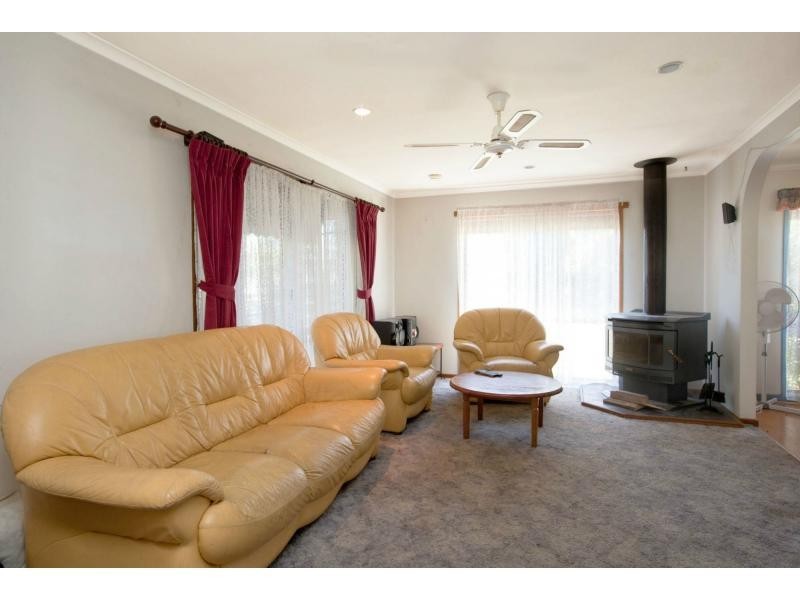 52 Lampard Road, Drouin VIC 3818