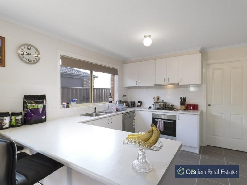 5 Botham Crescent, Pakenham VIC 3810