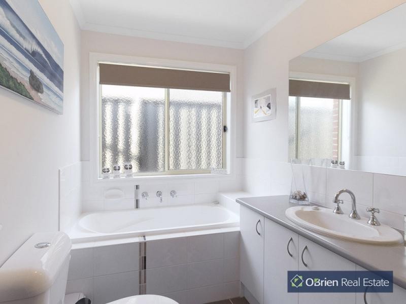 5 Botham Crescent, Pakenham VIC 3810