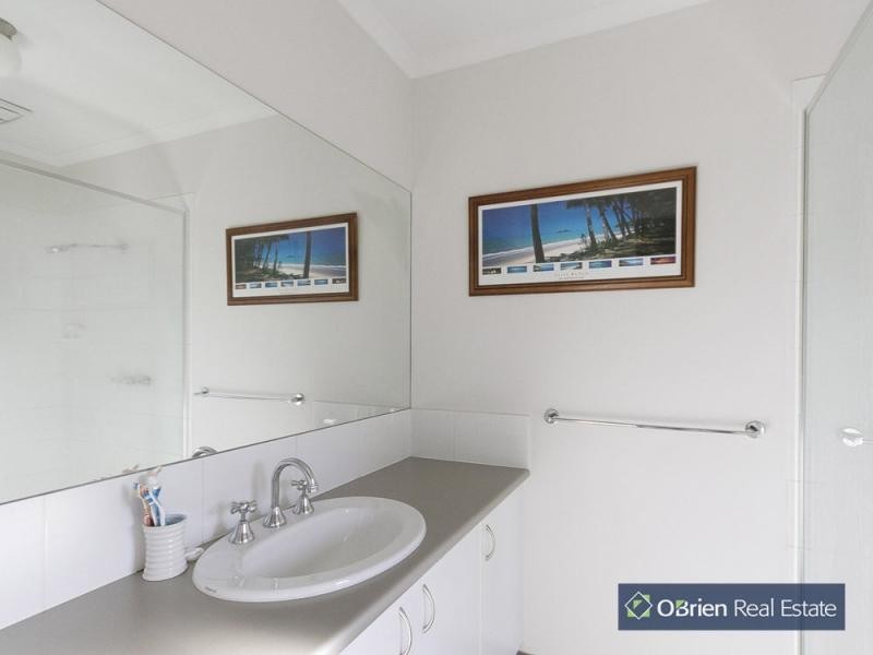 5 Botham Crescent, Pakenham VIC 3810