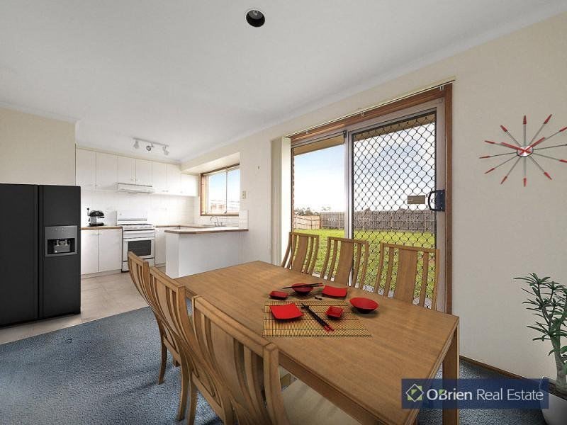 71 Gipps Crescent, Cranbourne North VIC 3977