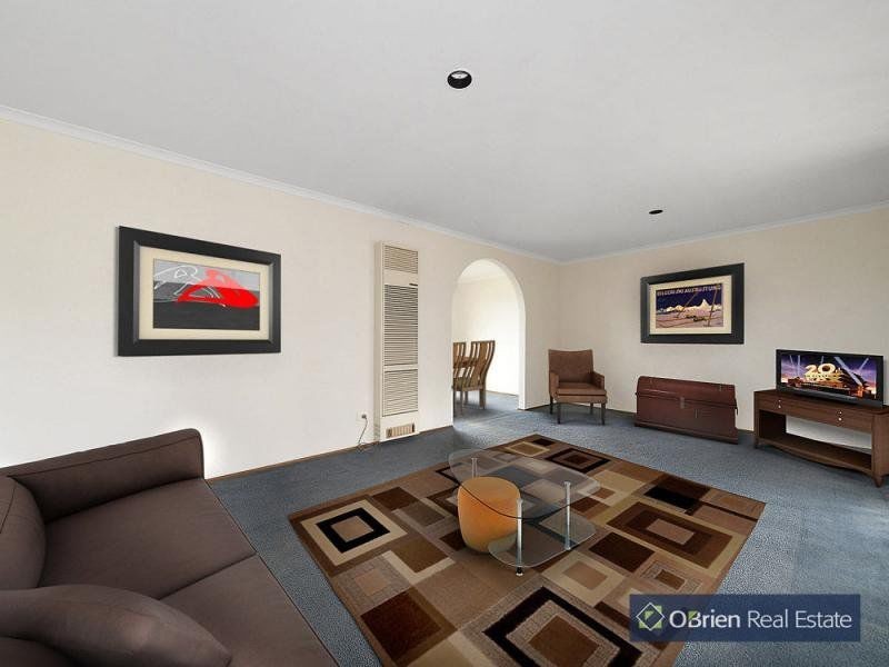 71 Gipps Crescent, Cranbourne North VIC 3977