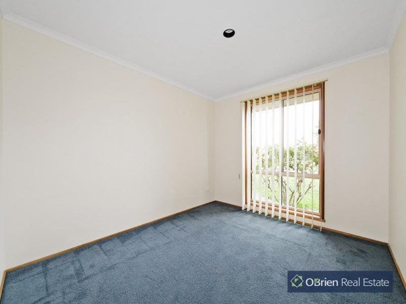 71 Gipps Crescent, Cranbourne North VIC 3977