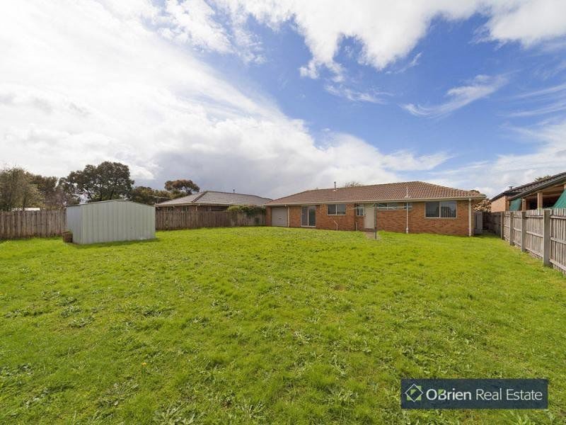 71 Gipps Crescent, Cranbourne North VIC 3977
