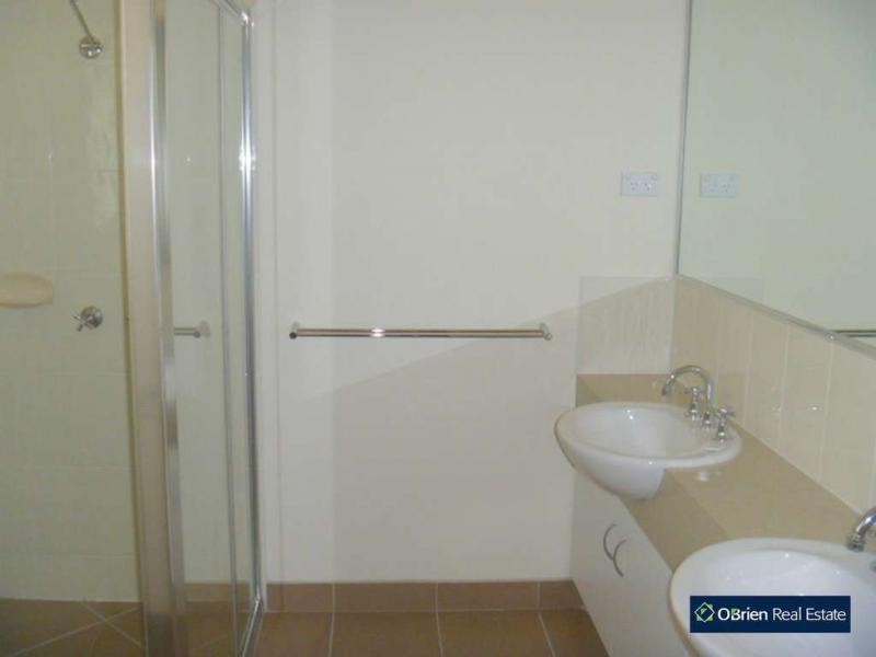 16 Barak Avenue, Berwick VIC 3806