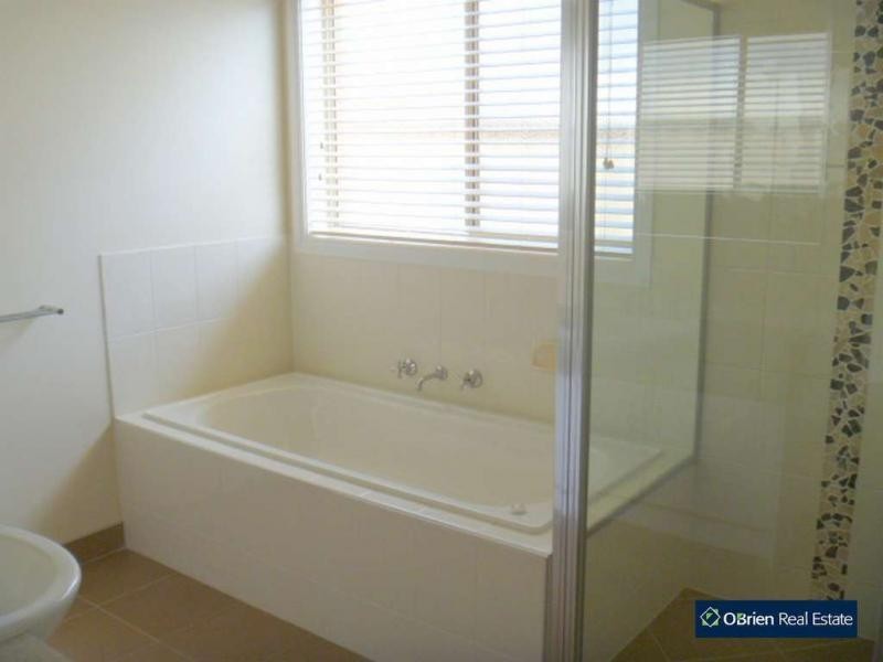 16 Barak Avenue, Berwick VIC 3806