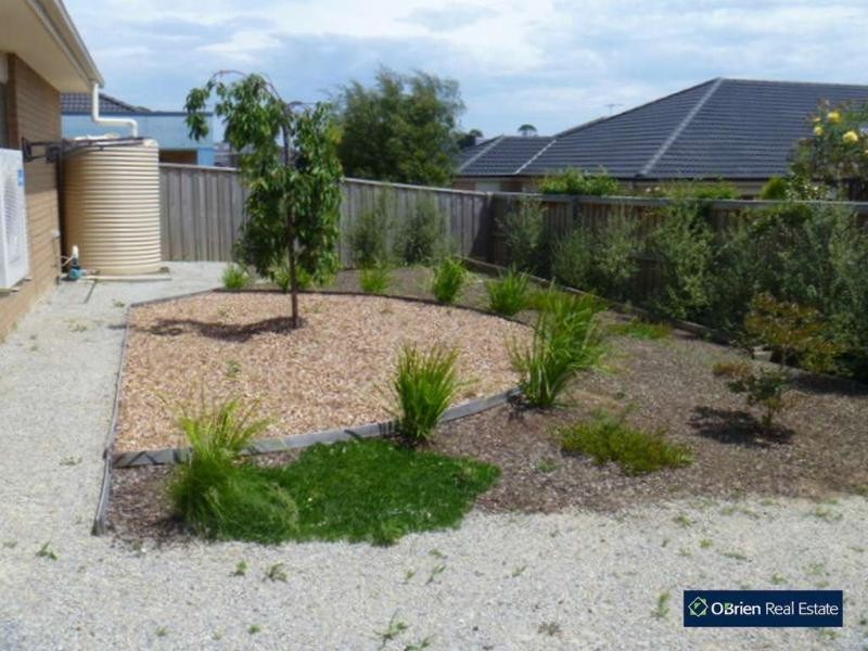 16 Barak Avenue, Berwick VIC 3806