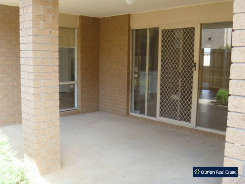 16 Barak Avenue, Berwick VIC 3806