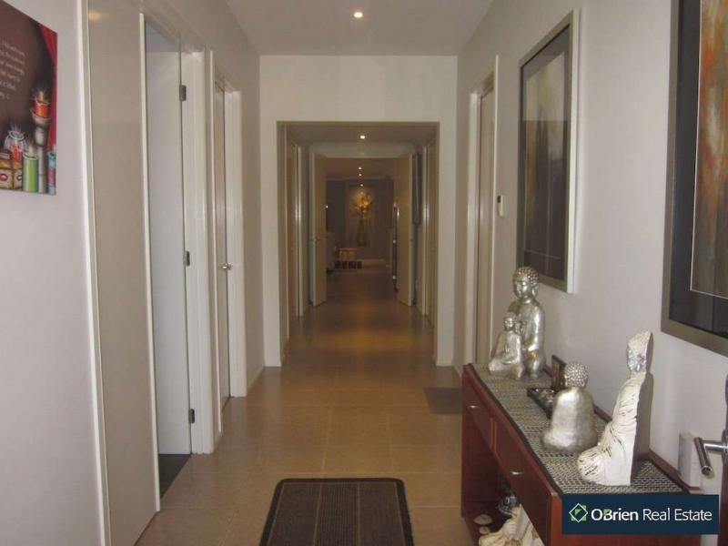 13 Corowa Place, Sandhurst VIC 3977