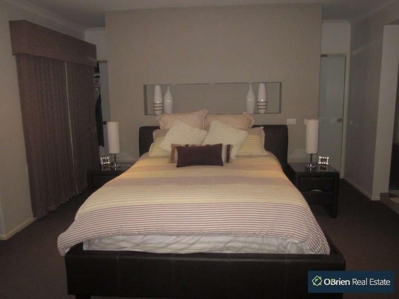 13 Corowa Place, Sandhurst VIC 3977