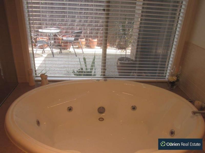 13 Corowa Place, Sandhurst VIC 3977