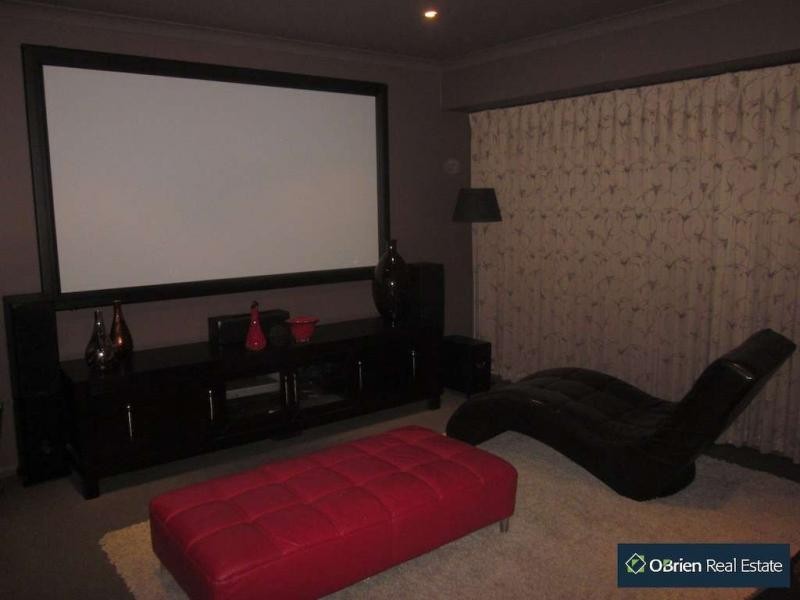 13 Corowa Place, Sandhurst VIC 3977