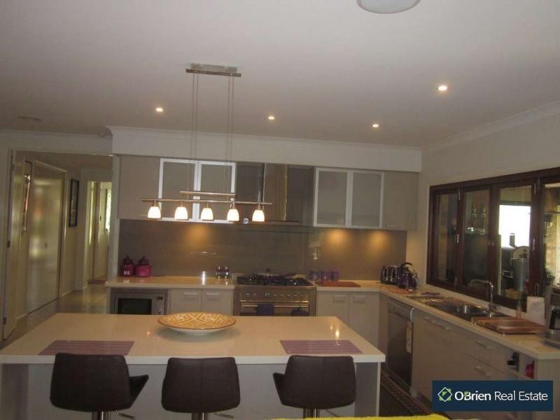 13 Corowa Place, Sandhurst VIC 3977