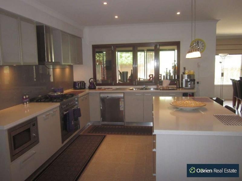 13 Corowa Place, Sandhurst VIC 3977