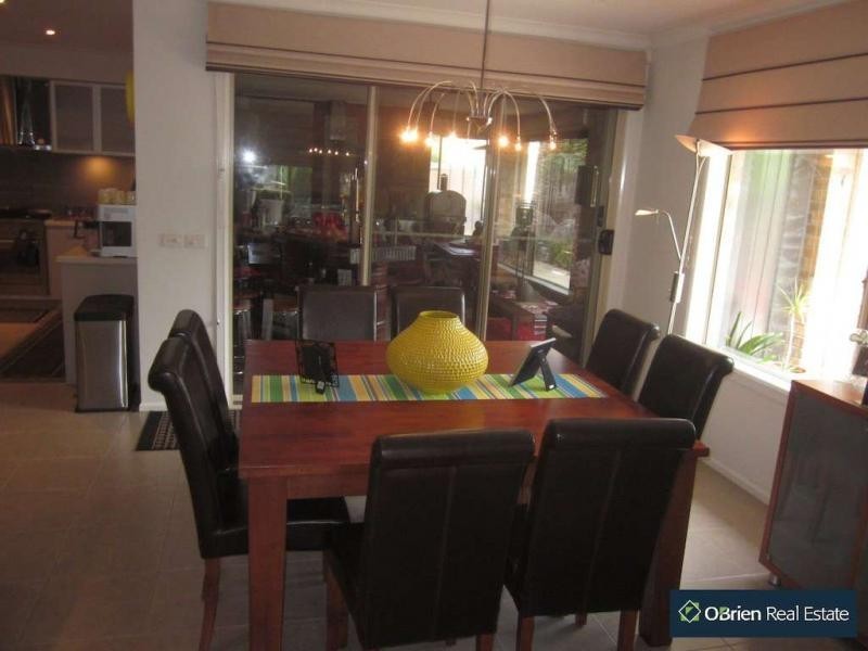 13 Corowa Place, Sandhurst VIC 3977