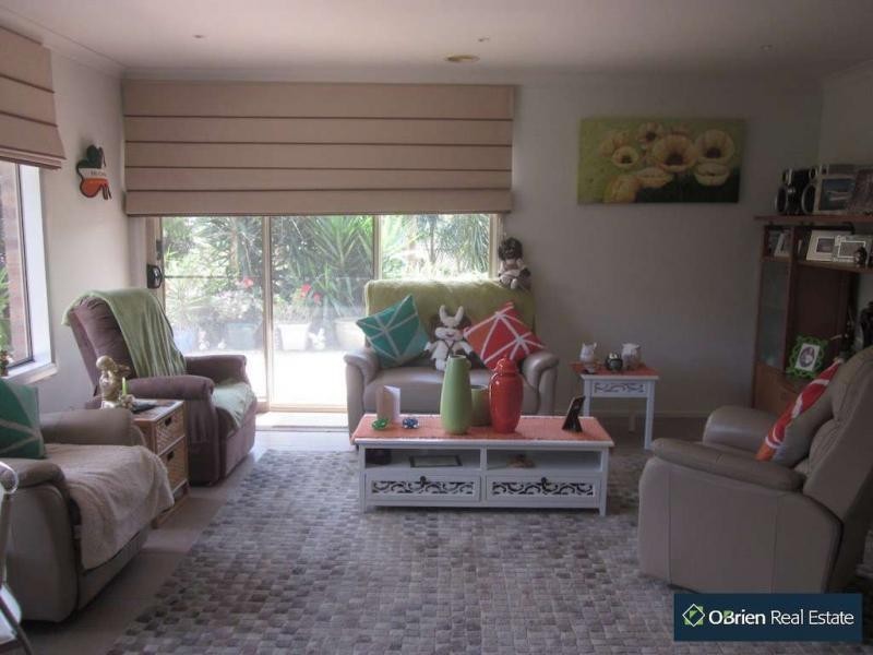 13 Corowa Place, Sandhurst VIC 3977