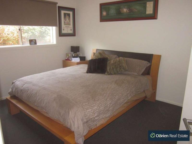13 Corowa Place, Sandhurst VIC 3977